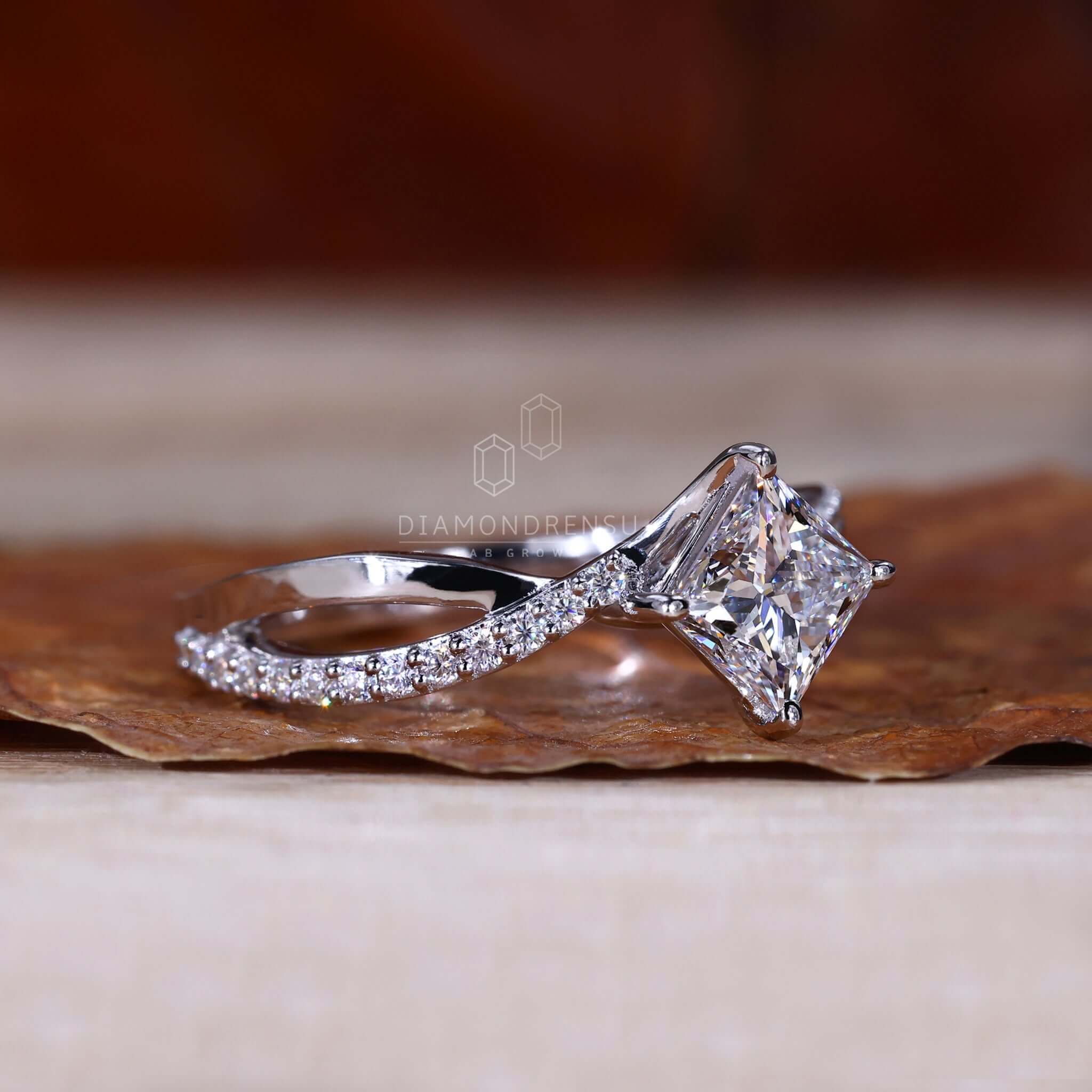 Oakley Twist Princess Diamond Engagement Ring | Lisa Robin
